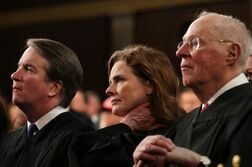トランプ氏、最高裁判事3人の指名を後悔　自身に「反対票多すぎ」