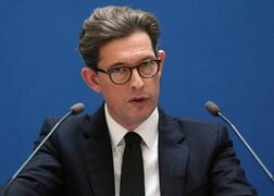 英情報局長官、イラン・ロシアの脅威に言及　国内施設攻撃やハイブリッド戦