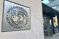 相次ぐマクロ経済ショックと財政難で、先進国もIMFに支援を頼ることになる？　そうなる確率は「50％以上」