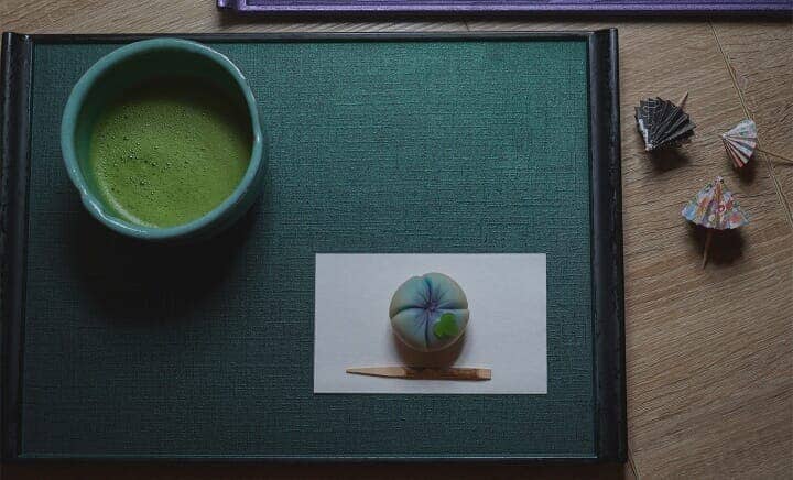 カフェの人気メニューはお抹茶と和菓子のセット