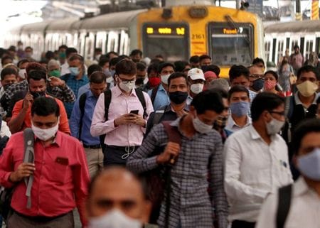 　３月２４日、インドで新型コロナウイルス感染症による死者が、新たに２７５人報告された。写真はインドのムンバイで１６日撮影（２０２１年　ロイター／Niharika Kulkarni）