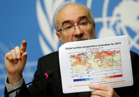 　１１月２５日、国連の世界気象機関（ＷＭＯ）は、異常気象をもたらすとされるエルニーニョ現象の影響で今年の平均気温は過去最高を記録し、来年はさらに上昇するとの見通しを示した。写真はＷＭＯのミシェル・ジャロー事務局長、２５日撮影（２０１５年　ロイター／Denis Balibouse）