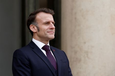 写真はフランスのマクロン大統領。2月6日、フランスのパリで撮影。REUTERS/Benoit Tessier