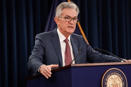 パウエル米連邦準備理事会（ＦＲＢ）議長は１４日午前１０時から下院予算委員会で経済に関して証言を行う。ワシントンで１０月撮影（２０１９年　ロイター/SARAH SILBIGER）