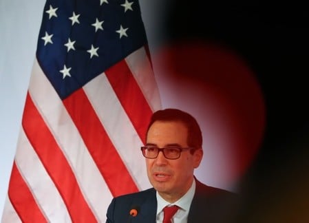 　３月１８日、２０カ国・地域（Ｇ２０）財務相・中央銀行総裁会議は２日間にわたる会合を終了、声明ではこれまで長らく言及してきた反保護貿易主義の部分を削除した。写真は会見するムニューシン米財務長官（２０１７年　ロイター/Kai Pfaffenbach）