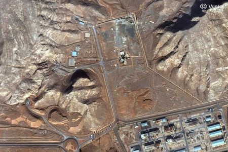 イランのイスファハン核施設を示す衛星画像。2024年11月撮影の提供写真。Vantor/Handout via REUTERS