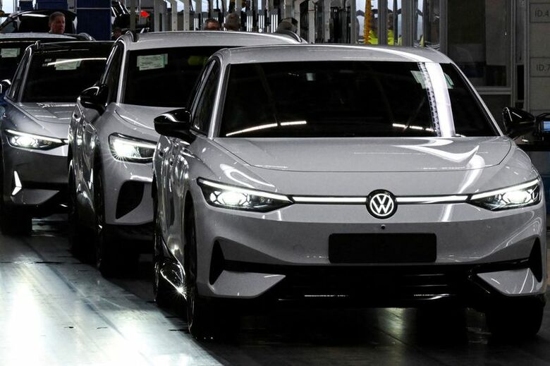 フォルクスワーゲンの電気自動車生産拠点であるドイツ・エムデン工場で2025年2月撮影   REUTERS/Carmen Jaspersen/File Photo