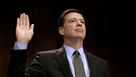 　５月３１日、コミー前連邦捜査局（写真）長官は議会証言で、フリン前大統領補佐官（国家安全保障担当）とロシアとの関係を巡る捜査を打ち切るよう、トランプ大統領から圧力を受けたとの報道を確認する見通しだ。ＣＮＮが関係筋の話として報じた。写真は３日撮影（２０１７年　ロイター/Kevin Lamarque）