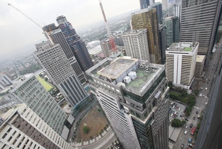５月８日、フィリピン当局が発表した第１・四半期の国内総生産（ＧＤＰ）は前年同期比５．４％増となり、昨年第４・四半期（５．３％増）と同程度の成長ペースだったマニラで２０１６年２月撮影（２０２５年　ロイター/Romeo Ranoco）