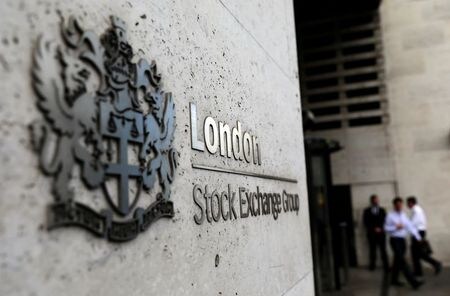 ロンドン証券取引所は２３日、金融情報会社リフィニティブを２７０億ドルで買収する計画について、来年第１・四半期に買収が完了するとの見通しを示した。２０１７年撮影。（２０２０年　ロイター/Neil Hall）