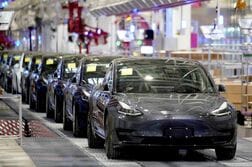 テスラなど中国で430万台リコール、過去最大規模　緊急時ドア安全対策