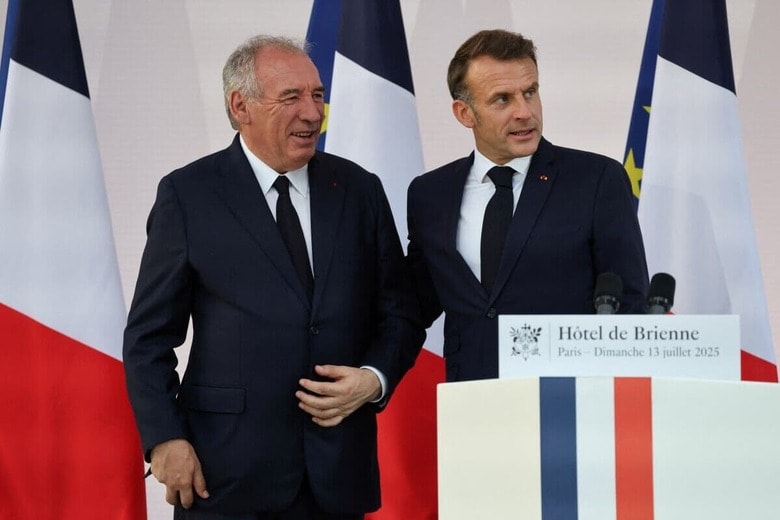 フランスのバイル首相とマクロン大統領（2025年7月）　LUDOVIC MARIN/Pool via REUTERS