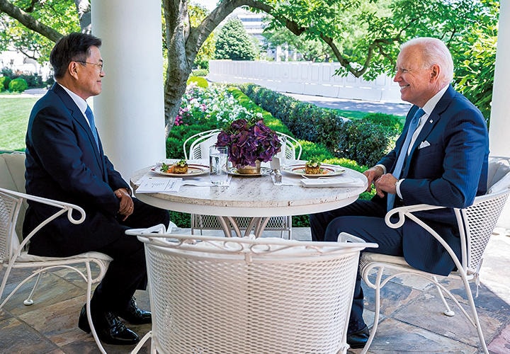 韓国の文在寅大統領とジョー・バイデン米大統領の首脳会談は、両国にとって大きなプラスをもたらした　THE WHITE HOUSE