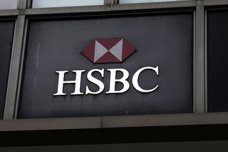 　英金融大手ＨＳＢＣホールディングスが発表した２０２０年通期決算は税引き前利益が３４％減少した。ＨＳＢＣは長期利益率目標を取り下げ、アジアの富裕層向け業務に重点を置く新たな戦略を発表した。米ニューヨークで昨年１０月撮影（２０２１年　ロイター/Carlo Allegri）