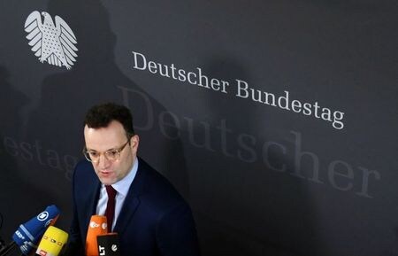 ドイツのシュパーン保健相は２６日、国内で感染経路の分からない新型コロナウイルスの感染が増加したことを受け、同国での流行が始まったという認識を示した。１２日撮影（２０２０年　ロイター/ANNEGRET HILSE）