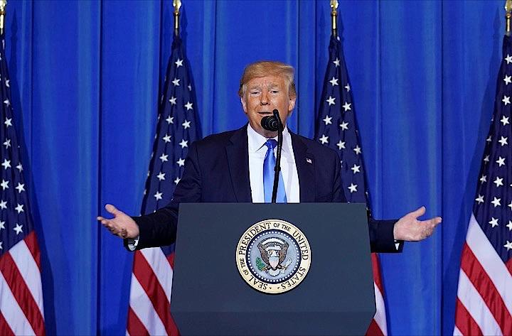 米国の元外交・軍事当局者を含む約80人のアジア専門家は、「中国を敵扱い」するトランプ米政権の政策は米国益を損ね、世界経済にも悪影響を与えるとして再考を求めている。写真は大阪で会見するトランプ米大統領（2019年　ロイター／Kevin Lamarque）