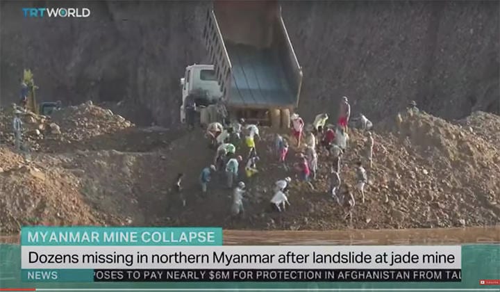 積み上げられた土砂や産業廃棄物が崩れ落ちて大勢の作業員が巻き込まれた　TRT World Now-YouTube