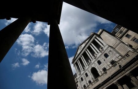 　イングランド銀行（英中央銀行）（写真）が３０日発表した２０２４年１２月の住宅ローン承認件数は６万６５２６件と、ロイターがまとめた市場予想の６万５４００件を上回った。２０１７年４月撮影（２０２５年　ロイター／Hannah McKay）