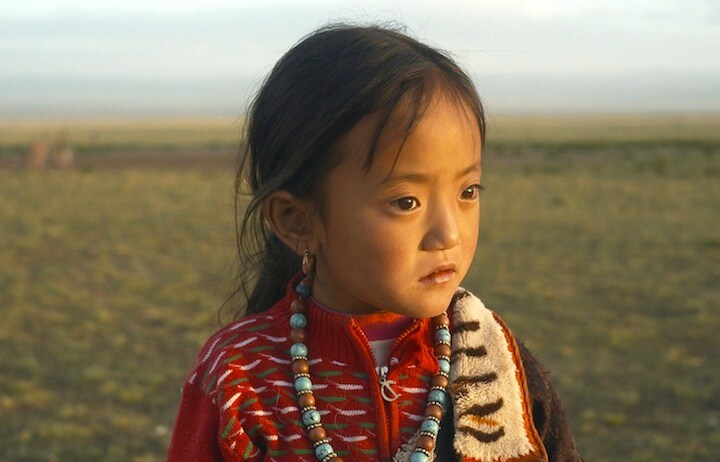 改革開放以後の中国の現状を背景として、３世代の家族の複雑な関係が描き出される『草原の河』。(C)GARUDA FILM