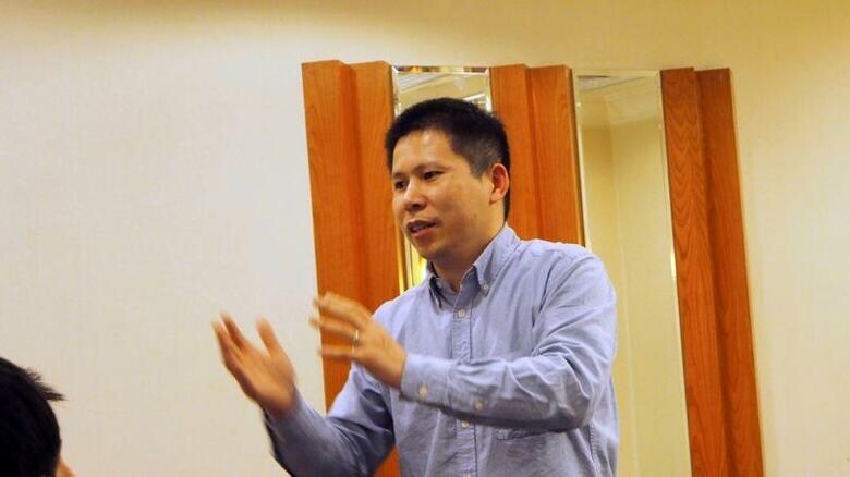 中国の著名人権活動家で、習近平国家主席に対し新型コロナウイルス流行を含む危機管理手腕を批判、退陣を求めていた許志永氏（写真）が15日夜、警察に拘束されていたことが分かった。北京で2013年3月撮影。提供写真（2020年　ロイター/Xiao Guozhen）