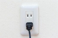 配線器具は「CO₂から作る」時代へ　日本を代表する電材メーカーとメタノール総合メーカーが共同開発