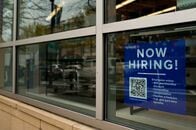 米週間新規失業保険申請1万件の小幅増、一時解雇は低水準維持
