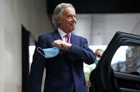 ブレア元英首相のナイト爵位に100万人超が剥奪要求する理由