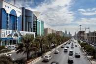 ソフトバンクと提携したサウジ副皇太子が握る王国の未来