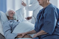 限界を迎える医療、軍事......制度疲労の近代国家とどう向き合えばいいのか