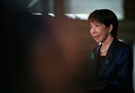 マクロスコープ：高市政権、あす半年　「功績」の影でささやかれる苦言と懸念