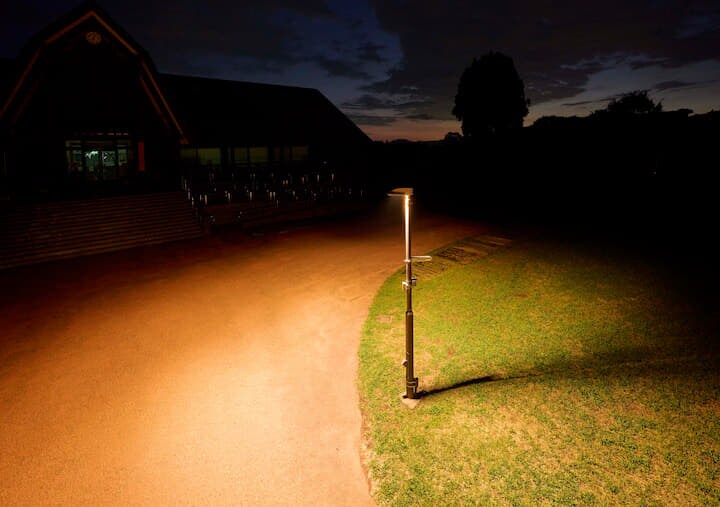 夜道を照らす照明