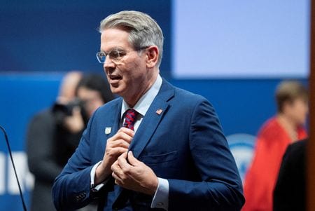 　４月２５日、ベッセント米財務長官（写真）は、アジア開発銀行（ＡＤＢ）の神田総裁と会談し、中国への融資終了に向けた具体的な措置を取るよう求めた。同日、ワシントンで撮影（２０２５年　ロイター/Ken Cedeno）