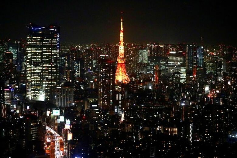 2020年3月12日、都内の夜景。REUTERS/Hannibal Hanschke/File Photo