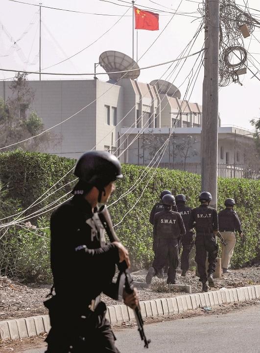 2018年11月にはパキスタン最大の都市カラチにある中国総領事館が襲撃を受けた　AKHTAR SOOMROｰREUTERS