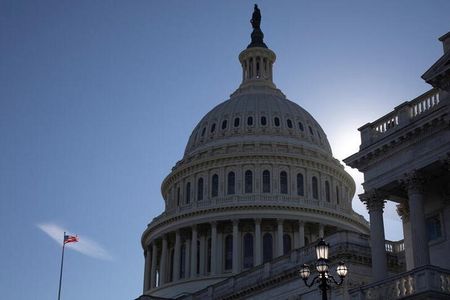 　５月２９日、米共和党の強硬派の一角は、債務上限引き上げを巡るバイデン大統領とマッカーシー議長の合意に反対する姿勢を鮮明にした。写真はワシントンの米連邦議会議事堂で２０２２年２月撮影（２０２３年　ロイター／Tom Brenner）＊写真を差し替えて再送します。