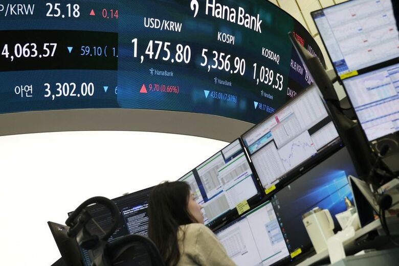 ソウルのディーリングルーム。3月4日撮影。 REUTERS/Kim Hong-JI