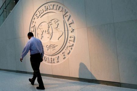 国際通貨基金（ＩＭＦ）は１７日に公表した「財政モニター」で各国に財政支出の抑制を促す一方、今年は異例の「選挙の年」であり実現が困難となることに懸念を示した。２０１８年/Yuri Gripas/File Photo - RC2DC0A3L2DP