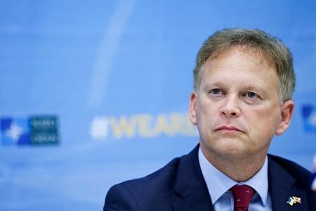 　５月２２日、  英国のシャップス国防相（写真）はロシアがウクライナとの戦争に使用する殺傷兵器を、中国が供与しているか、供与する態勢にあると非難した。ブリュッセルで２０２３年１０月撮影（２０２４年　ロイター/Johanna Geron）