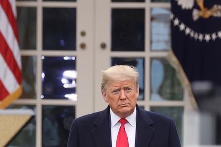 　３月２４日、トランプ米大統領は、新型コロナウイルスに関連した一連の制限措置の解除や米経済の活動再開について、事実とデータに基づいて判断する考えを示した。ホワイトハウスで撮影（２０２０年　ロイター／Jonathan Ernst）