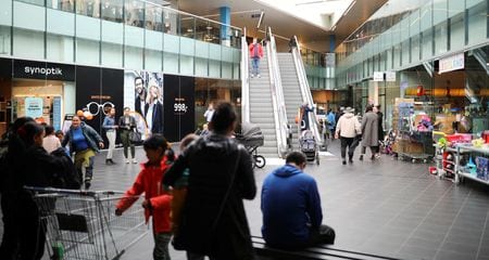 　１月２８日、デンマーク紙Berlingskeによると、同紙の委託でVerianが実施した世論調査の結果、デンマークの自治領であるグリーンランドが米国の一部になることを望まないとの回答が住民の８５％に上った。写真はグリーンランドのヌークで２０２１年９月撮影（２０２５　ロイター／Hannibal Hanschke）