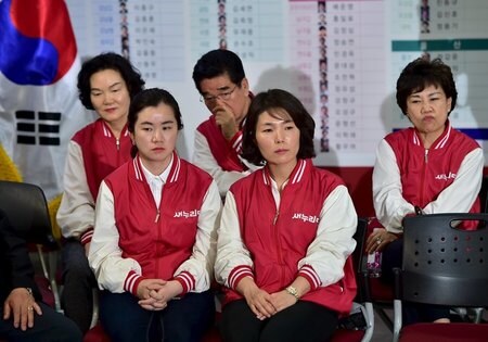 　４月１３日、韓国の総選挙で、朴槿恵大統領の与党セヌリ党は過半数議席を確保できない見通しとなった。写真はソウルのセヌリ党本部（２０１６年　ロイター／Jung Yeon-je）