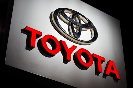 　５月９日、トヨタ自動車は、発行済み株式の１．８５％に当たる５５００万株、３０００億円を上限とした自己株取得を決議したと発表した。写真はトヨタ自動車のロゴ。昨年１１月にロサンゼルスで撮影（2018年　ロイター／Mike Blake）