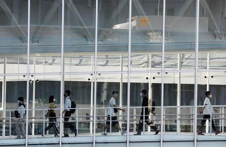 総務省によると、３月の全国消費者物価指数（生鮮食品を除く、コアＣＰＩ）は１０６．８となり、前年同月比２．６％上昇した。写真は２０２０年８月、都内で撮影（２０２４年　ロイター／Kim Kyung-Hoon）