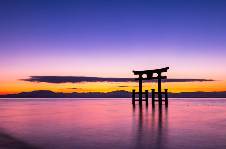 近畿の水がめ「琵琶湖」。水源としてだけでなく、雄大な景観と古来の史跡を残す日本最大の湖はいわば地域の母なる存在だ john901-shutterstock