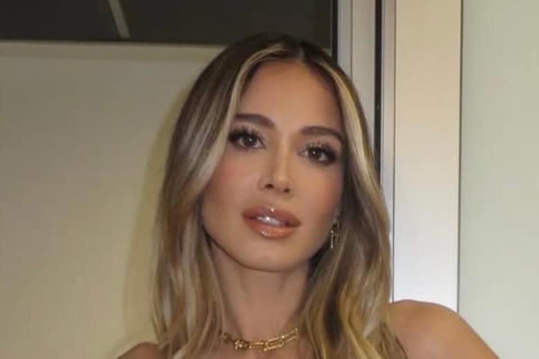 「目のやり場がない」との声も...女性キャスターの服装に賛否　dilettaleotta-Instagram