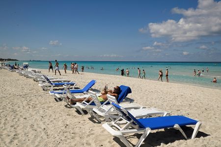 ２月１４日、キューバ・バラデロのビーチで撮影。REUTERS/Norlys Perez