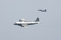 中国戦闘機、米偵察機に異常接近　東シナ海上空で90ｍの距離