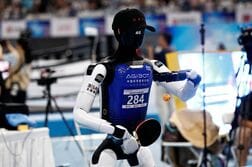 人型ロボットの社会実装へ、ツムラなどの連合がデータ工場稼働