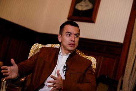 　１月１０日、南米エクアドルのノボア大統領（写真）は、テレビ局が武装集団に一時占拠されたり、各地で暴力事件が相次ぐ中、全土が麻薬犯罪組織との戦闘状態にあると述べた。写真はエクアドルのキトで昨年１２月撮影（２０２４　ロイター／Karen Toro）