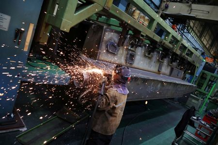 ３月４日、 韓国統計局が表した１月の鉱工業生産指数（季節調整済み）は、前月比２．３％低下した。昌原の工場で２０２３年３月撮影（２０２５年　ロイター/Kim Hong-Ji）